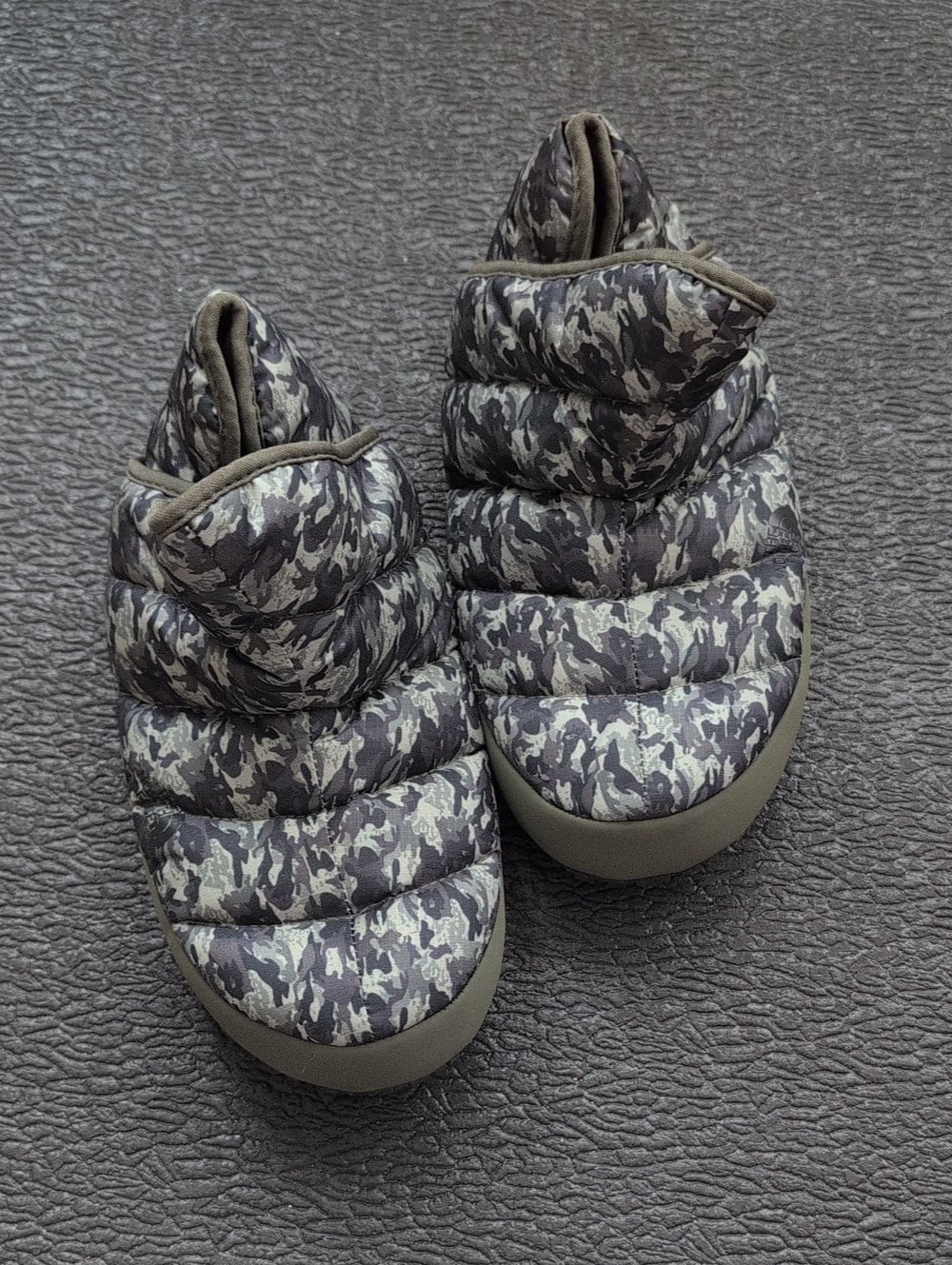 NWOT Camo The North Face Kids Thermoball Traction booties, Slippers, Camp Shoes